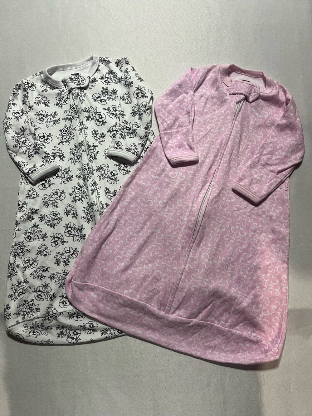HB Baby 0-3M Long Sleeve Zipper Sleep Gown Pink & White Floral, Hand Covers
